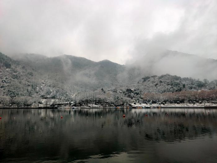 陕西秦岭迎降雪 