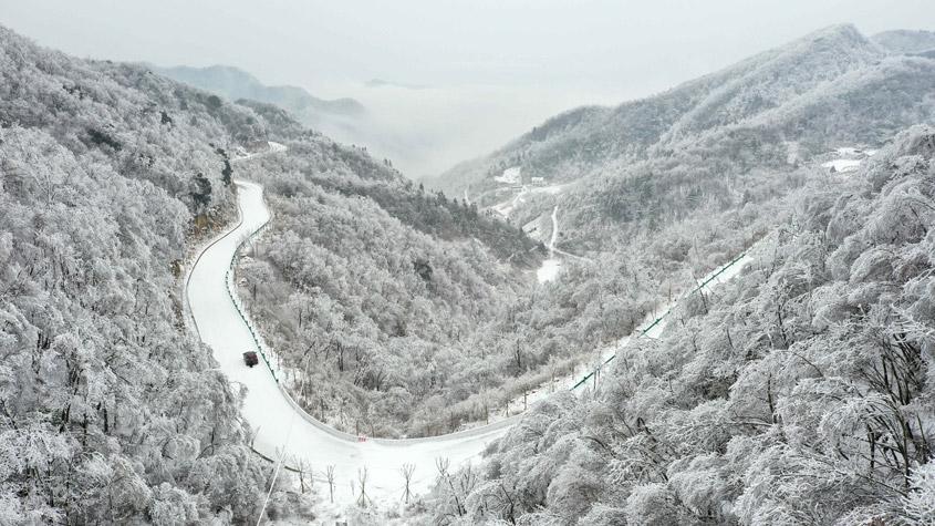 湖北?？迪稚治碲【肮?如水墨画卷